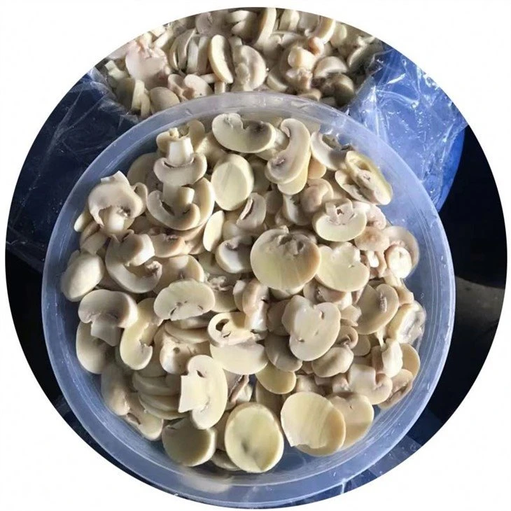 Preserved sliced white mushroom in brine